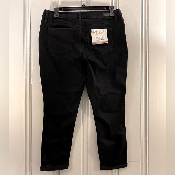 YMI Women’s Midi Ankle Mid Rise Flattering Fit Size 18 - Picture 3 of 3